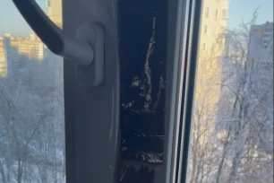 Дует из пластикового окна &mdash; что делать и сколько стоит ремонт в Минске