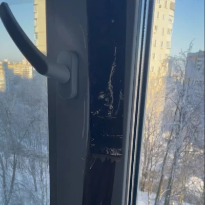 Дует из пластикового окна &mdash; что делать и сколько стоит ремонт в Минске